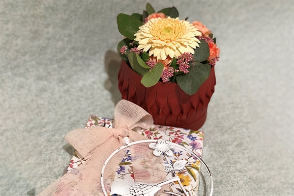 Dazu eine Blumenüberraschung von Garten Kochauf